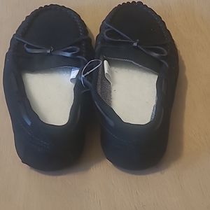 Black moccasin slipper